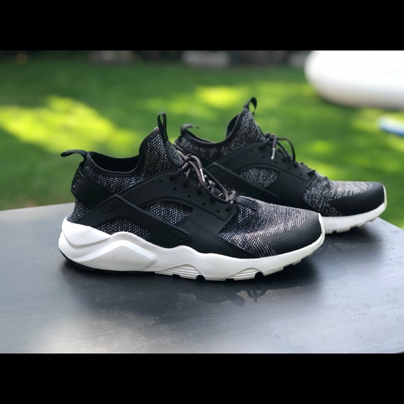 Nike Air Huarache black and white - Picture 2 of 4